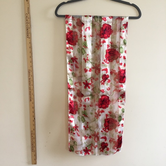 SCARF | Red Roses - Picture 5 of 5